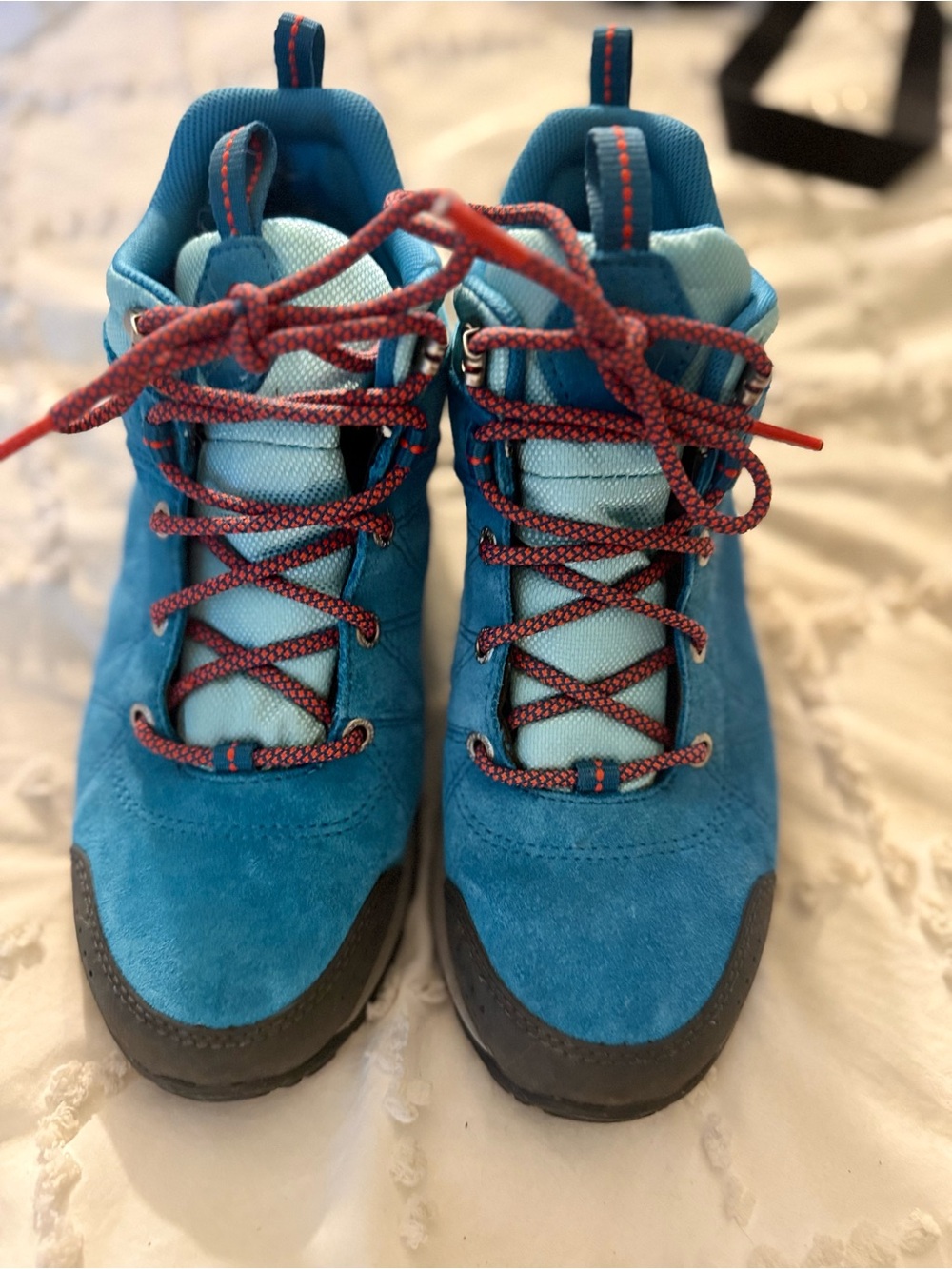 Columbia Teal Suede Hiking Boots with Red-Patterned Laces